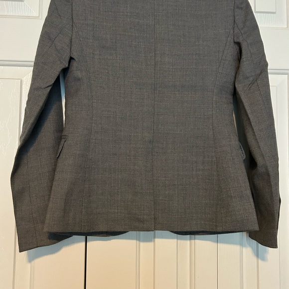 J.Crew Brand New Schoolboy Blazer size 00 Grey Wool 2 gold buttons - Picture 2 of 3